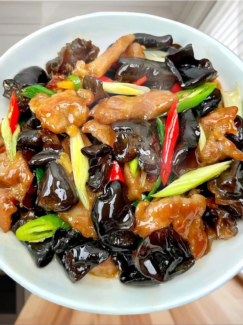 剁椒木耳炒肉,湘菜中的家常佳肴,滋味悠长_剁椒木耳炒肉湖南湘菜 饮食大全 剁椒木耳炒肉,湘菜中的家常佳肴,滋味悠长_剁椒木耳炒肉湖南湘菜 剁椒木耳炒肉,湘菜中的家常佳肴,滋味悠长_剁椒木耳炒肉湖南湘菜 饮食大全