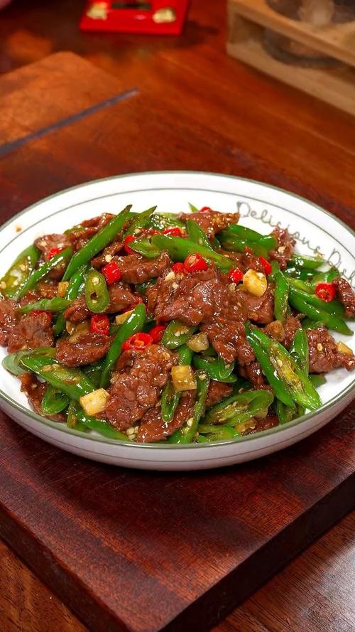 大红椒炒牛肉_湘菜风味,舌尖上的湖南情怀_大红椒炒牛肉湘菜做法视频 饮食大全 大红椒炒牛肉_湘菜风味,舌尖上的湖南情怀_大红椒炒牛肉湘菜做法视频 大红椒炒牛肉_湘菜风味,舌尖上的湖南情怀_大红椒炒牛肉湘菜做法视频 饮食大全