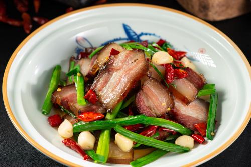 湘菜中的珍馐美味_大蒜叶腊肉,品味传统与创新的交融_湘菜大蒜叶腊肉图片价格 饮食大全 湘菜中的珍馐美味_大蒜叶腊肉,品味传统与创新的交融_湘菜大蒜叶腊肉图片价格 湘菜中的珍馐美味_大蒜叶腊肉,品味传统与创新的交融_湘菜大蒜叶腊肉图片价格 饮食大全