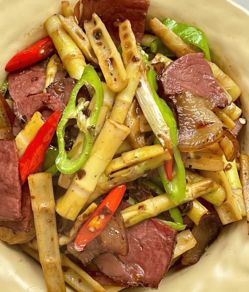 湘菜佳肴_新鲜小竹笋炒腊肉,传统与创新的美妙融合_湘菜新鲜小竹笋炒腊肉图片 湘菜佳肴_新鲜小竹笋炒腊肉,传统与创新的美妙融合_湘菜新鲜小竹笋炒腊肉图片 饮食大全