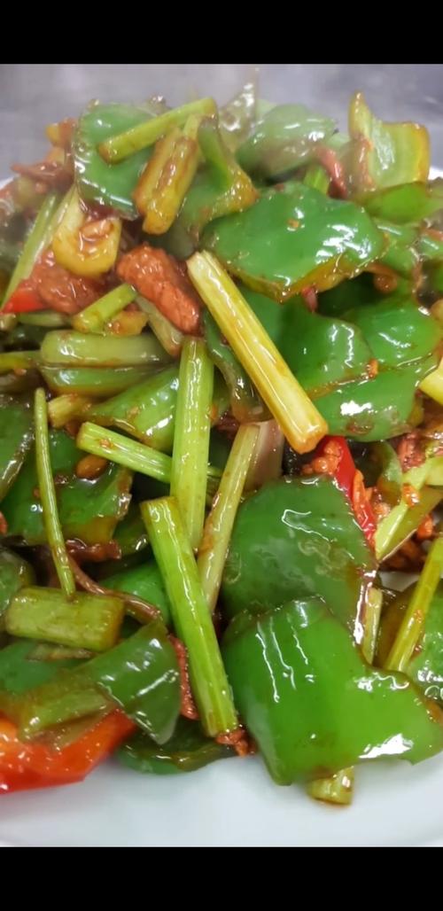 湘菜尖椒炒芹菜,香气扑鼻,健康美味的家常佳肴_湘菜尖椒炒芹菜的做法窍门 饮食大全 湘菜尖椒炒芹菜,香气扑鼻,健康美味的家常佳肴_湘菜尖椒炒芹菜的做法窍门 湘菜尖椒炒芹菜,香气扑鼻,健康美味的家常佳肴_湘菜尖椒炒芹菜的做法窍门 饮食大全